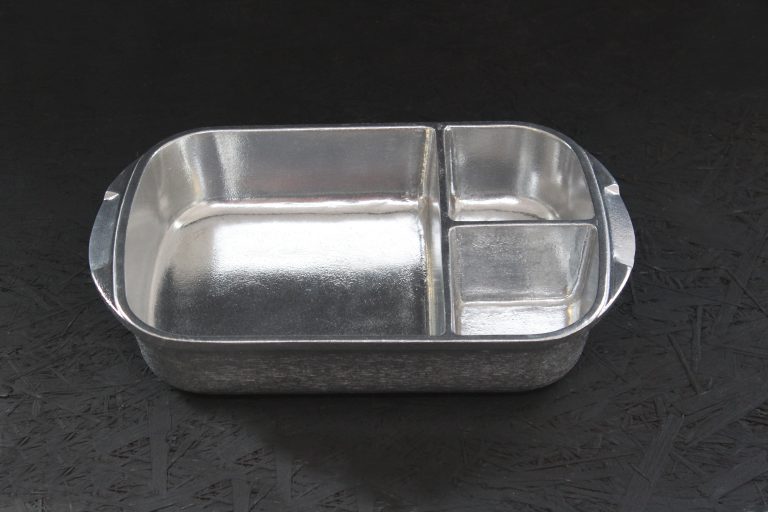 Bandeja de Aluminio Fundido con Tres Divisiones